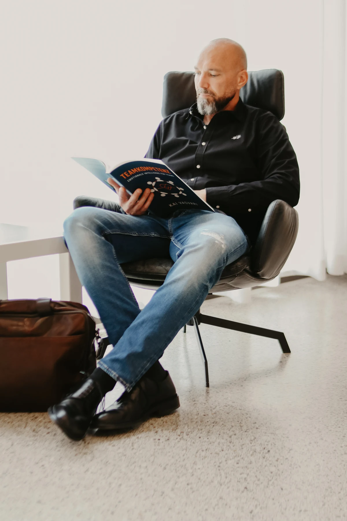 Kai Vasvari psychologischer Business Coach Vertrauen und Führung